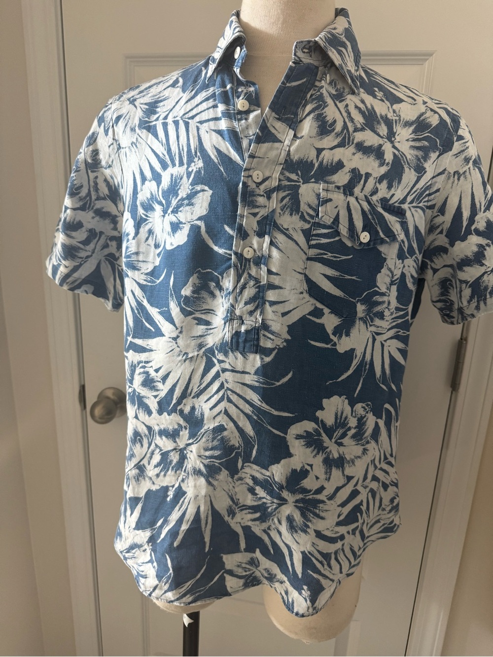 Ralph Lauren Men’s Blue & White Linen Tropical Floral Short-Sleeve Popover  Med